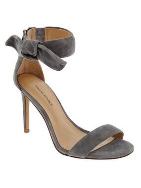 NEW Banana Republic Gray Bow Heels Size: 6